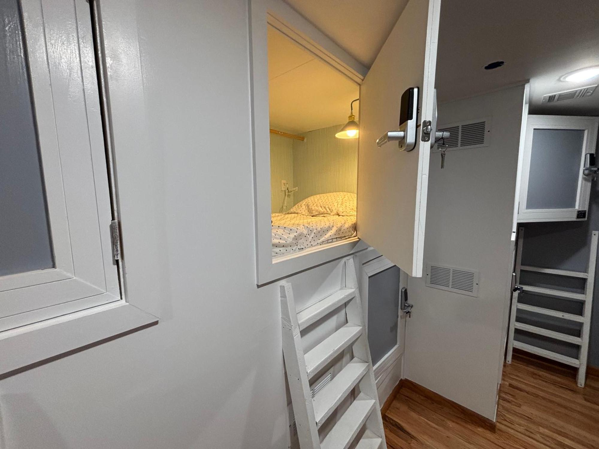 Capsule Hostel Newark Extérieur photo